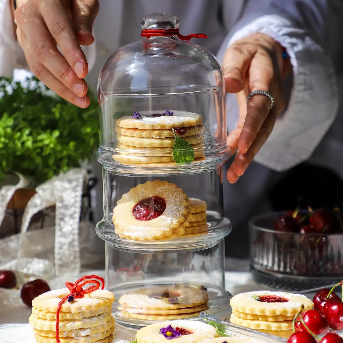 حافظة حلوى زجاجية بثلاث طبقات من ماركة باشابهجة Pasabahce Glass Candy Container - Image 2