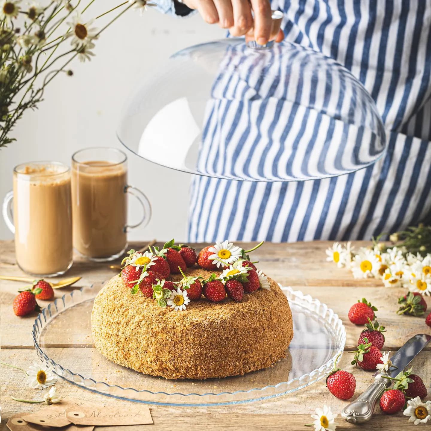 حافظة كيك زجاجية مع غطاء من ماركة باشابهجة Pasabahce Glass Cake Container